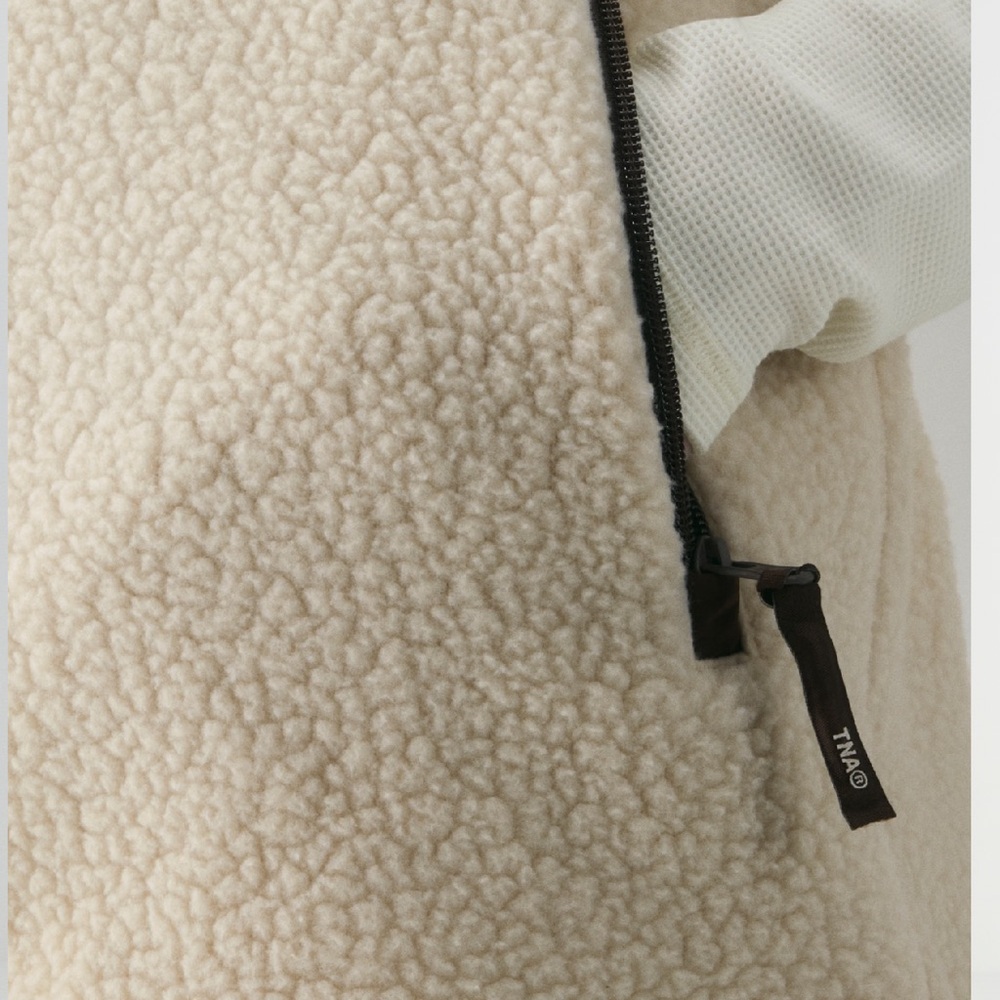 Aritzia TNA Off-White and Dark Brown Fleece Polartec Mockneck vest NWT - Picture 5 of 12